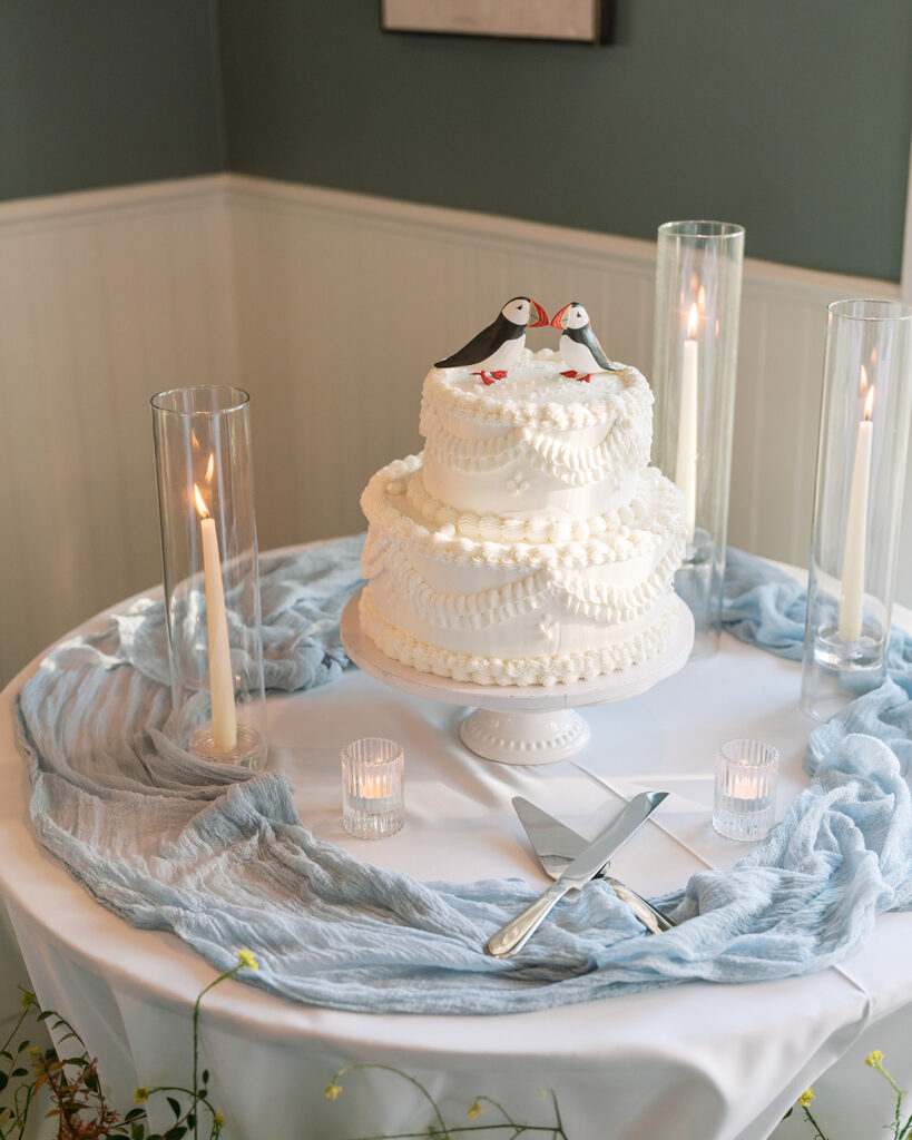 Vintage style wedding cake